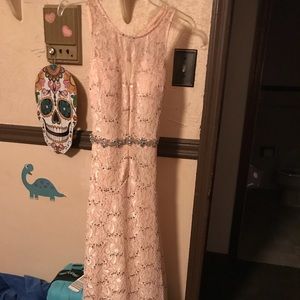 BNWT FORMAL PINK LACED GOWN WITH KEYHOLE BACK!